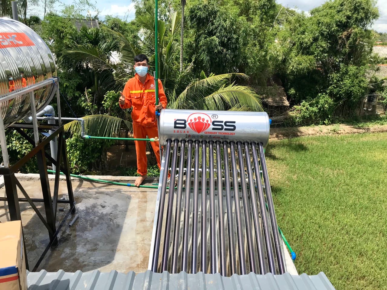 MÁY NƯỚC NÓNG NĂNG LƯỢNG MẶT TRỜI BOSS 140L